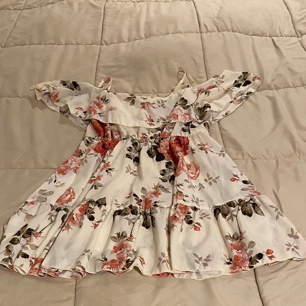 Pretty summer dress - size S, very flattering on.